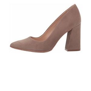 NEW Vince Camuto Talise Taupe Dress
Pump